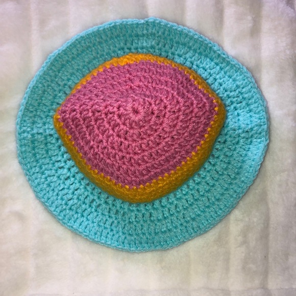 Handmade crochet pansexual pride bucket hat - Picture 4 of 4